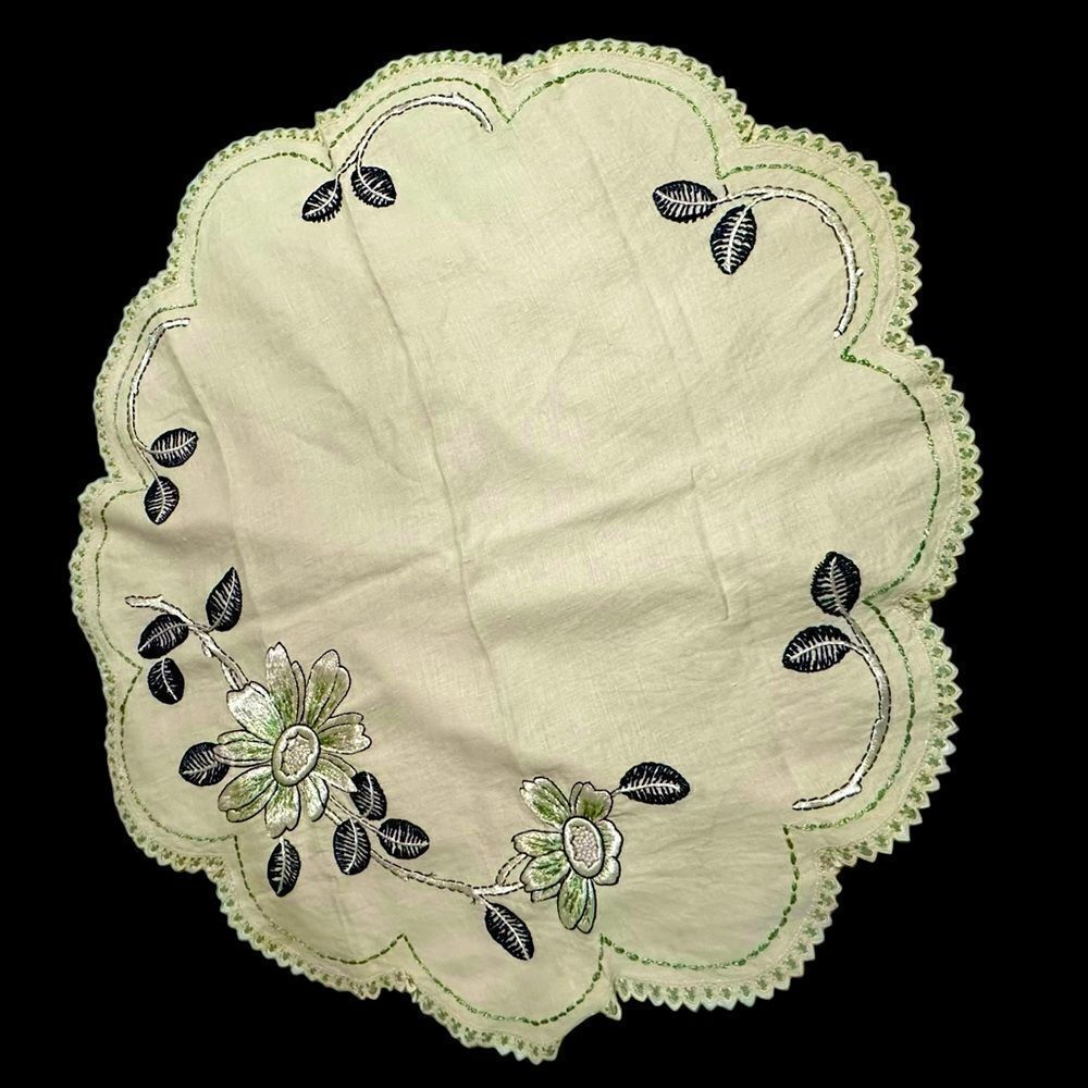 Vintage 50s/60s Round Creamy white Linen tablecloth with green floral embroidery